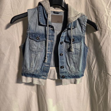 Veste en jean sans manches à capuche