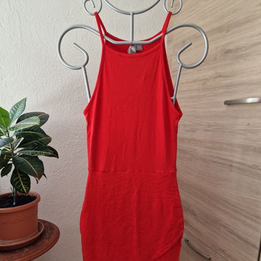 Robe rouge moulante 