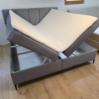Letto boxspring con contenitore, consegna del topper