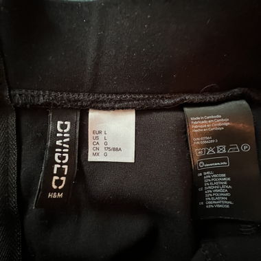 Schwarzer Rock H&M Divided