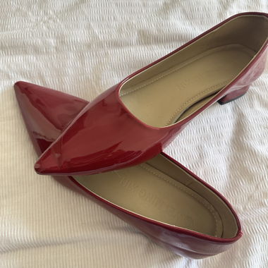 Ballerines vernies rouges à petit talon 