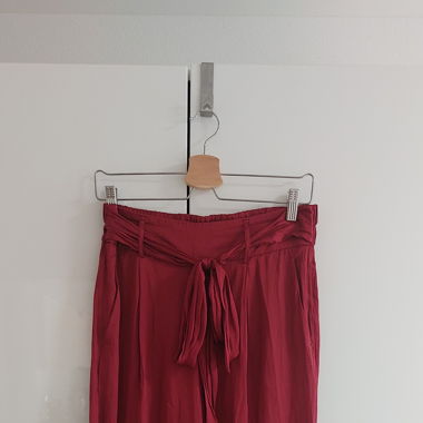 Fließende Hose im Satin-look mit Schlitz