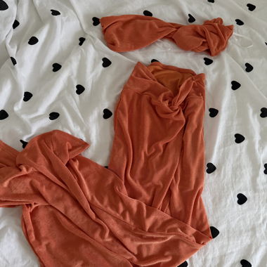 Completo arancione a due pezzi
