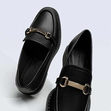 slippers black