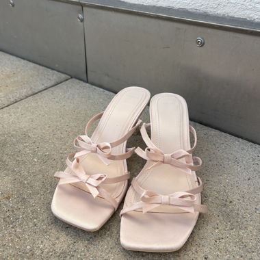 Rosa Schleifen-Mules mit Absatz