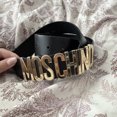 Moschino - Cintura in pelle nera con fibbia dorata
