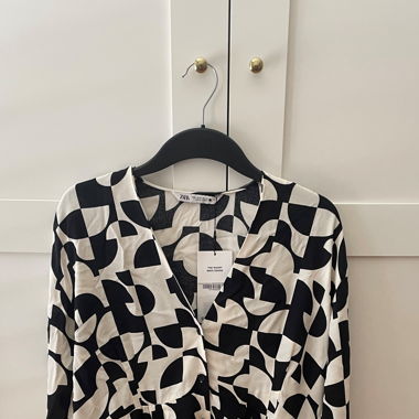 Schwarz/weiss gemustertes Kleid