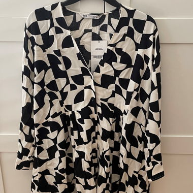 Schwarz/weiss gemustertes Kleid