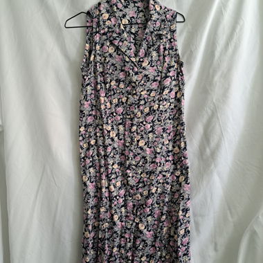 Blumiges Hemdblusenkleid