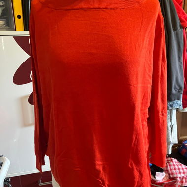 Hailys Red Sweater