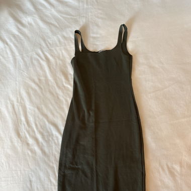 Robe kaki fendue
