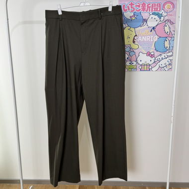 Uniqlo olive pleated trousers 
