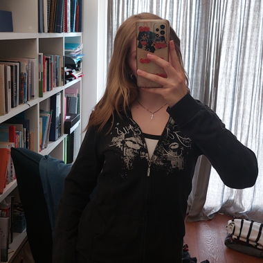 Veste à capuche noire des années 2000