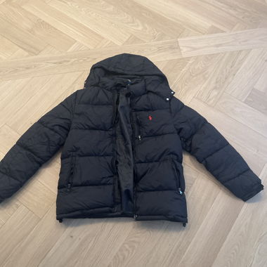 Giacca imbottita nera con cappuccio Polo