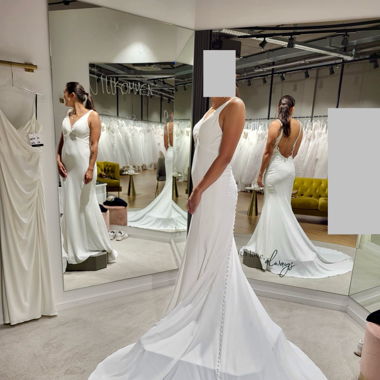 Elegantes Brautkleid mit tiefem Rückenauschnitt