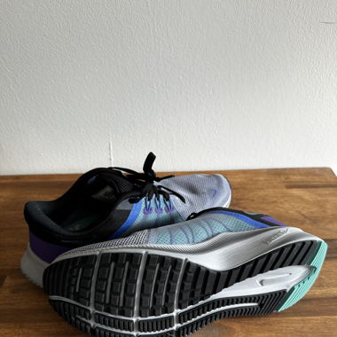 Nike Performance QUEST 4 - Chaussures de running