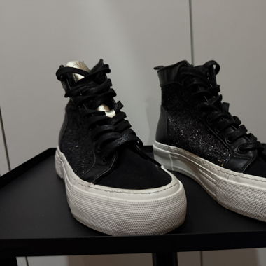 Sneaker High