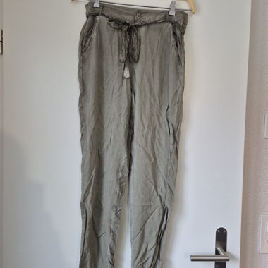 Stoffhose mit Band khaki grau Spitze Lace Chino