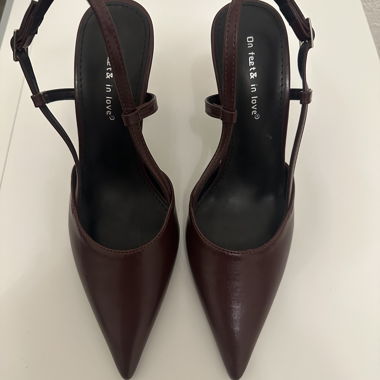 Décolleté bordeaux con cinturini