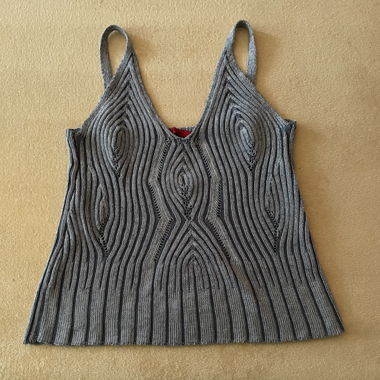 Blaues gestricktes Top