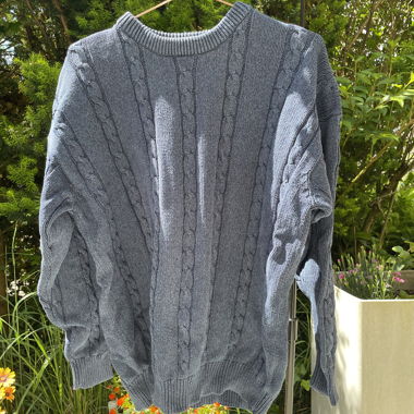 blauer Pullover