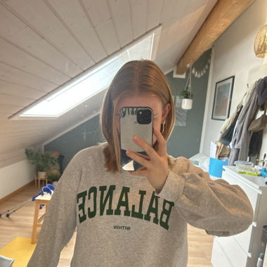 sweatshirt 