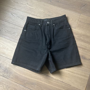 Schwarze Jeans-Shorts