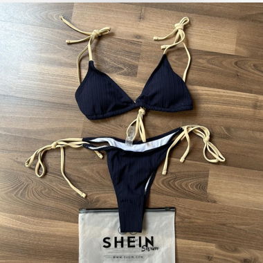 Bikiniset