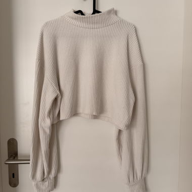 Pull court côtelé beige à col montant