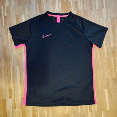 T-shirt nike