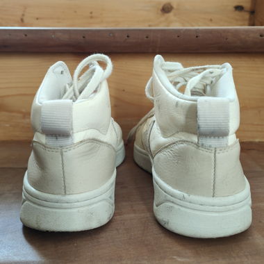 Weisse High-Top Sneakers