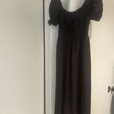 Schwarzes Ärmelkleid