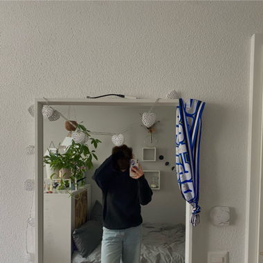 schwarzer hoodie