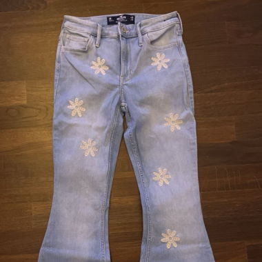 High-Rise Flare Jeans, Hollister, W: 26 L: 32
