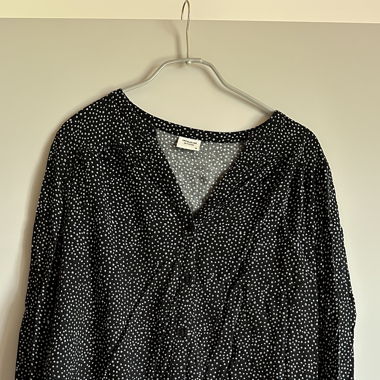 Bluse gepunktet