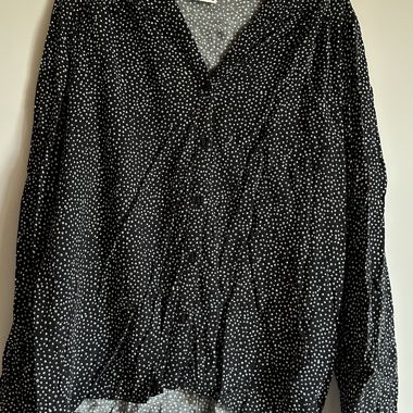 Bluse gepunktet