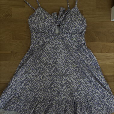 violettes Sommerkleid