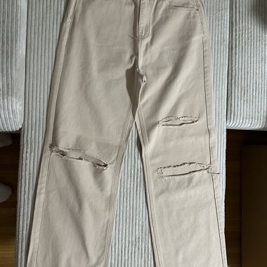Jeans mit Löchern