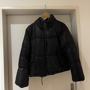 schwarze Steppjacke 