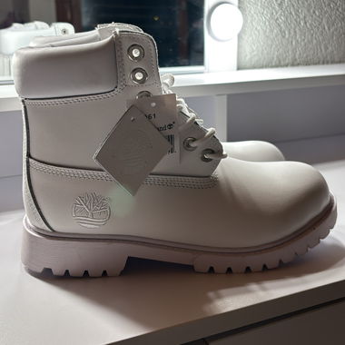 Lace-up ankle boots- white