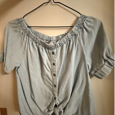 Camicia da donna azzurro chiaro con lacciatura
