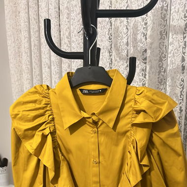Senf gelbes kleid