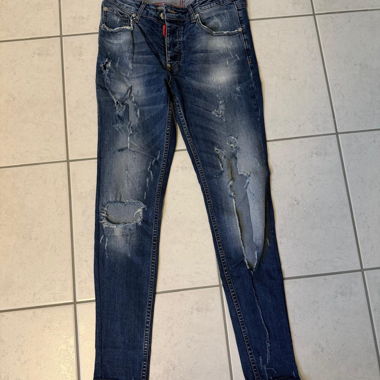 Disquared2 Destroyed Jeans