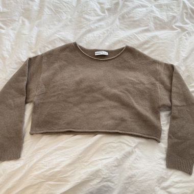 Maglione corto in maglia beige Bershka
