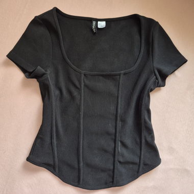 Cropped Black top