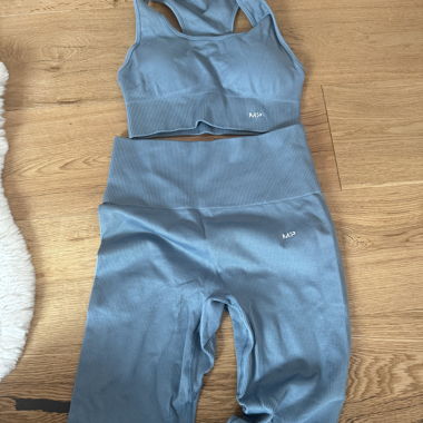 Ensemble de sport bleu deux pièces