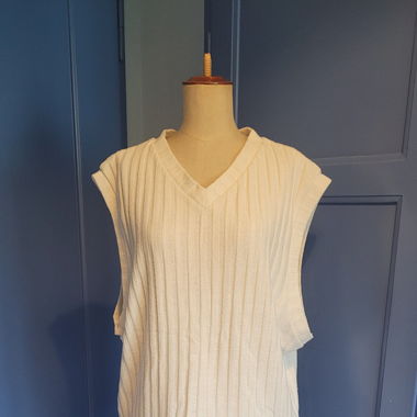 Weisse Strickweste