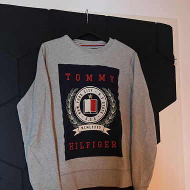 Gray Tommy Hilfiger Sweatshirt bestickt