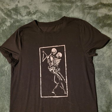 T-Shirt Dancing Skeletons