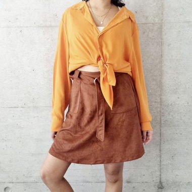 Pretty vintage skirt. It has a leather touch style